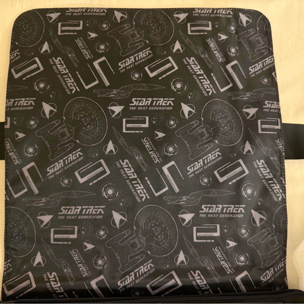 Star Trek: The Next Generation Laptop Messenger Bag (Command Red) - Picture 4 of 9